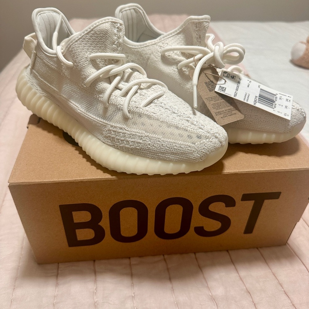 Yeezy Boost 350 V2 Bone 6.5 M, 8 W, New with tags and box